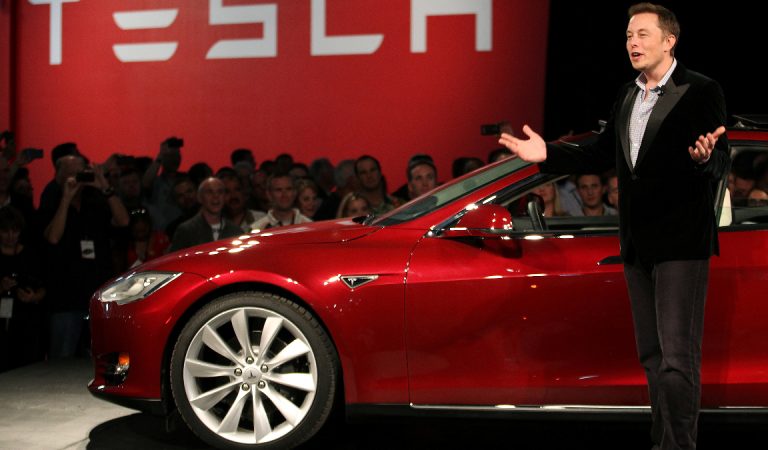 Elon Musk’tan Tesla açıklaması: Hiçbir yere gitmiyorum
