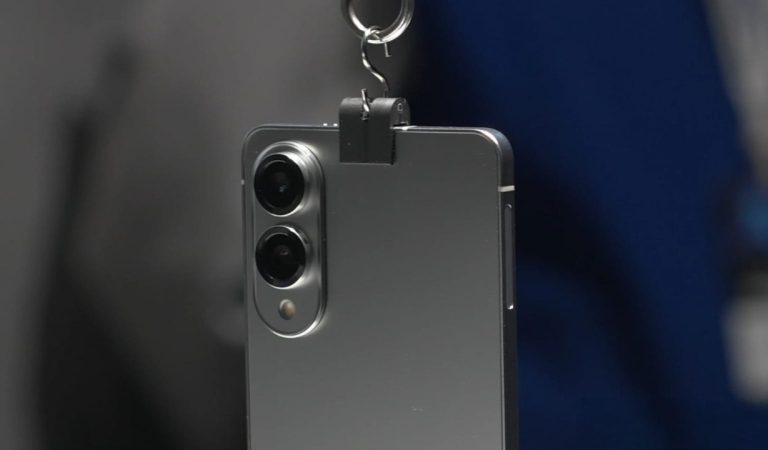 Galaxy S25 Edge sahneye çıkıyor: İnceliğiyle tüm dikkatleri üzerine çekiyor Galaxy S25 Edge sahneye çıkıyor: İnceliğiyle tüm dikkatleri üzerine çekiyor